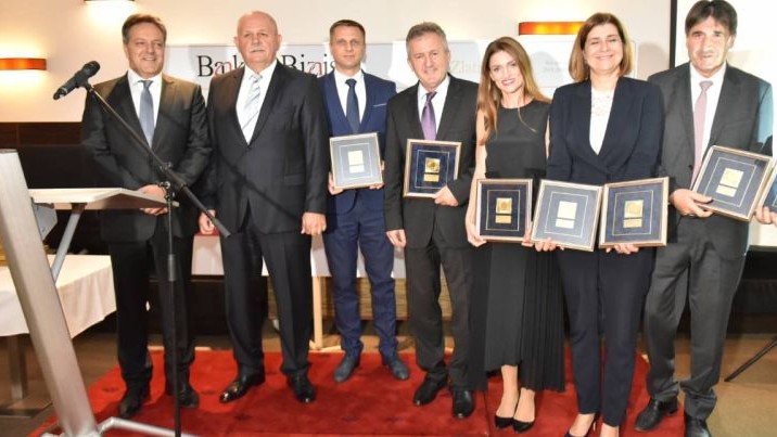 „Golden BAM“, the largest banking awards in BiH presented to the award winners - CEO of UBBiH has earned the „Golden BAM“ plaque as a doyen of banking 